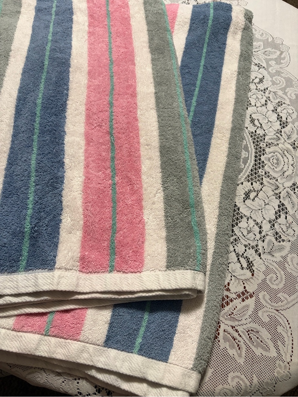 Pair of X-Large 70s/80s Cotton Bath towels - Pink, Blue, Gray, White